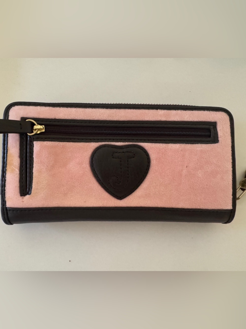 NWOT Juicy Couture Pink Velvet Crest Zip Wallet with Brown Trim - Picture 2 of 8
